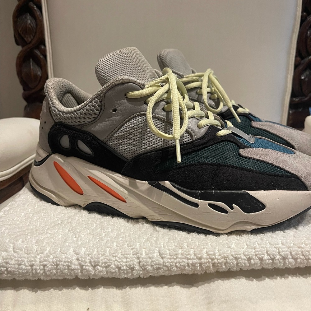 Yeezy waverunner 700